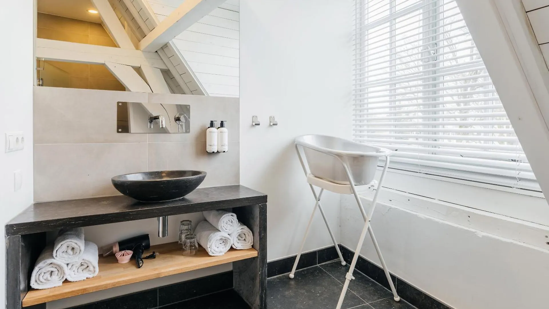 Eye Hotel Utrecht 4*,